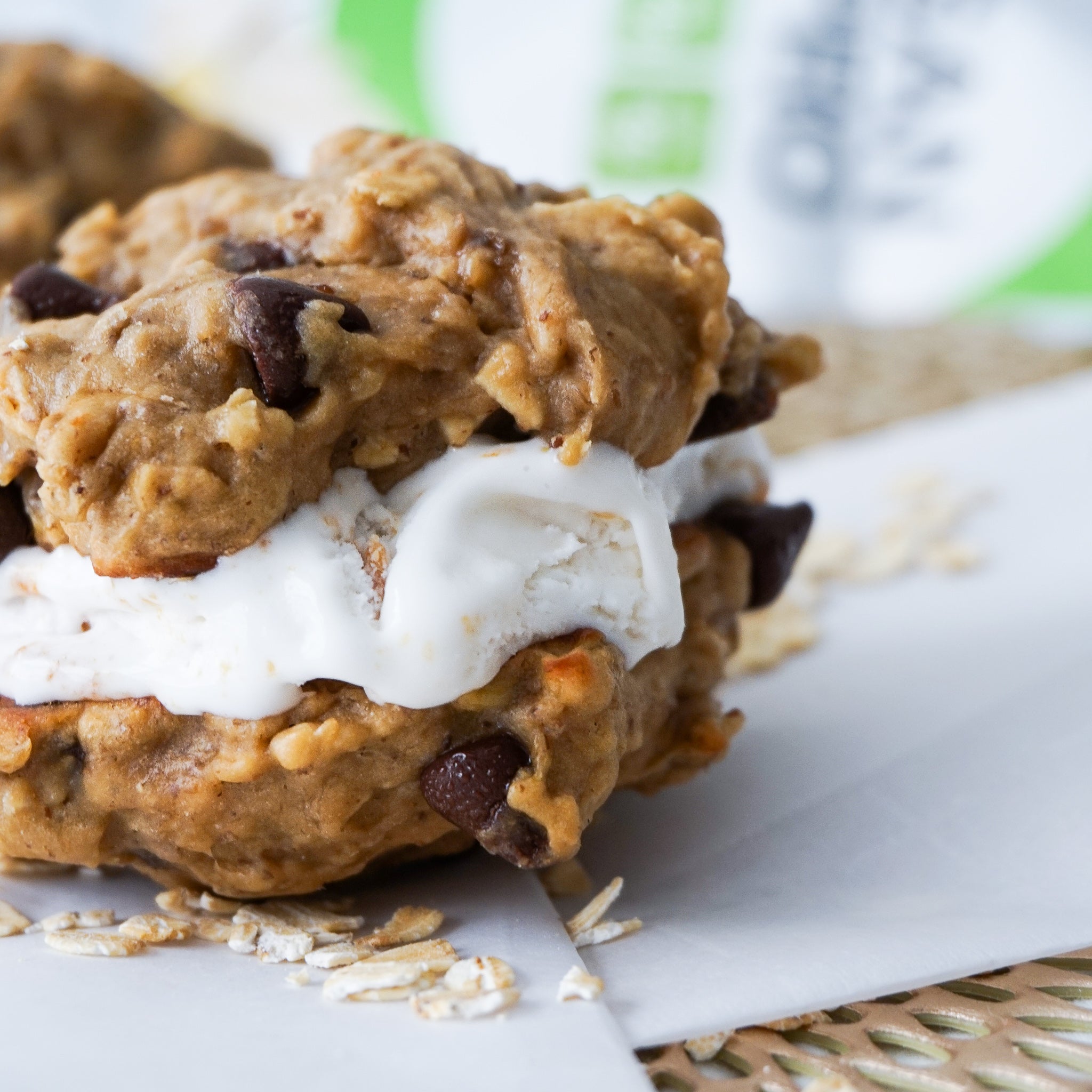 Banana Oatmeal Chocolate Chip Sandwich Cookie
&ndash; RAW Nutritional