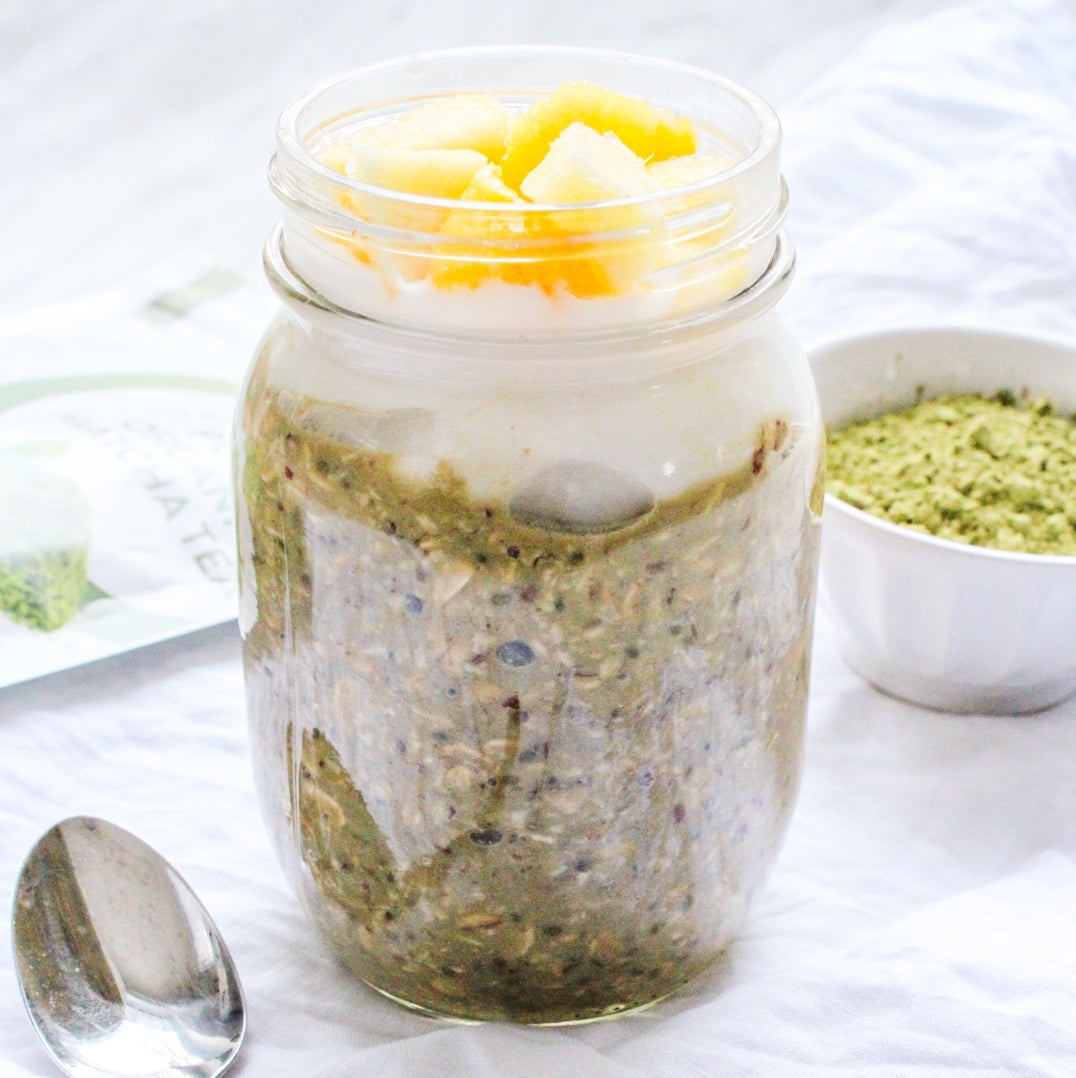 Matcha, banana & coconut overnight oats - RAW Nutritional