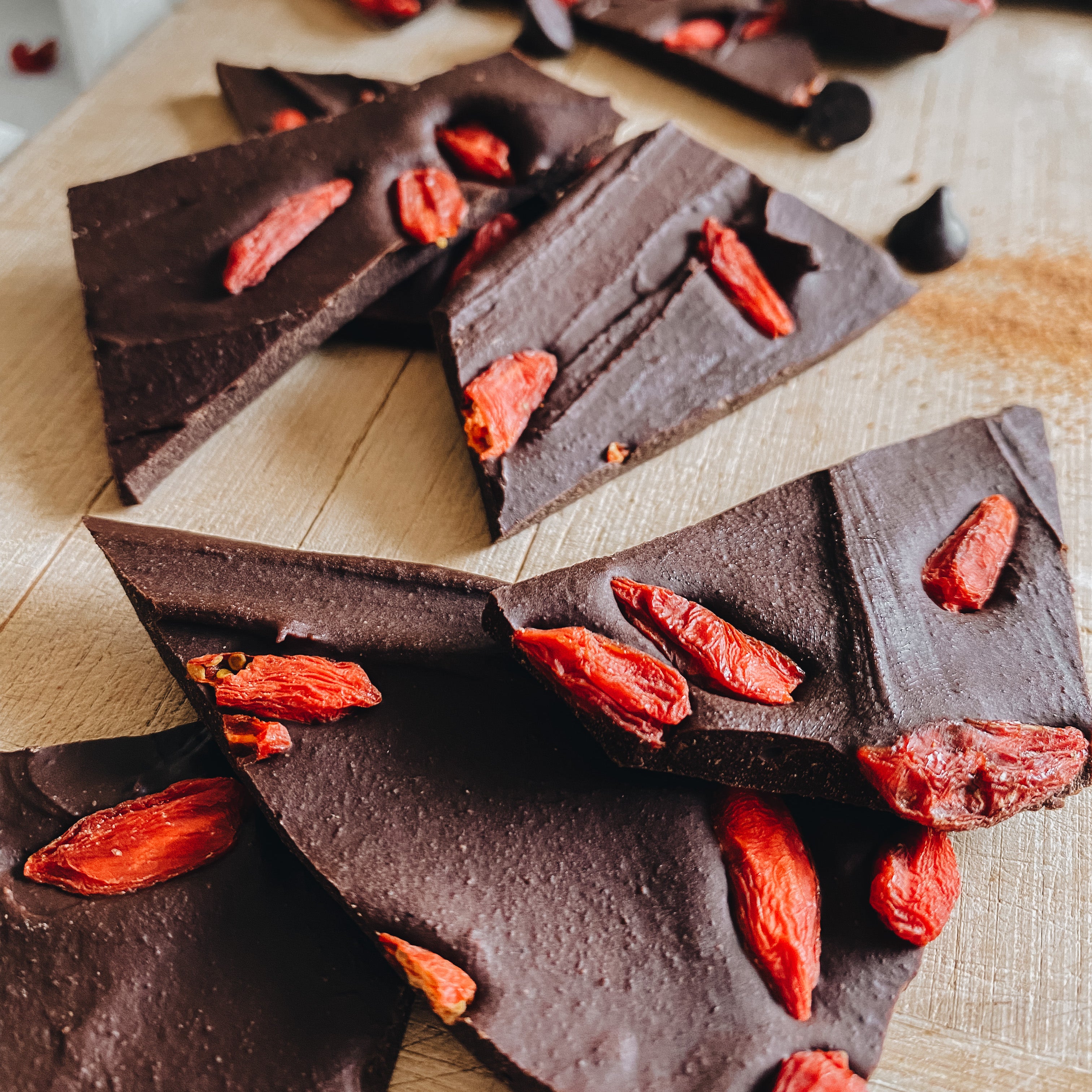 Goji Berry Chocolate Bark (3 Ingredients) - RAW Nutritional