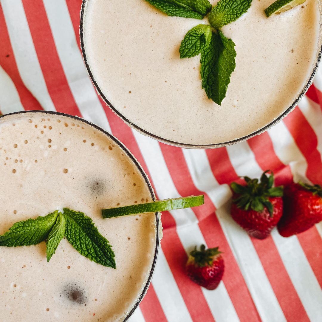 Strawberry and Camu Camu Cocktail – RAW Nutritional