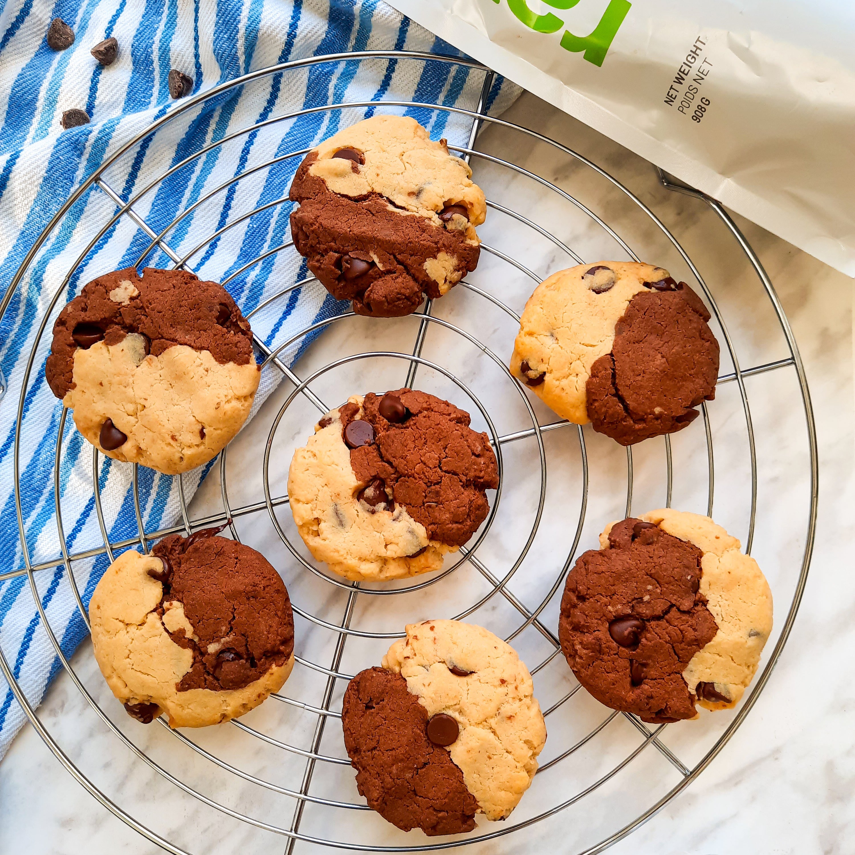 Two-Color Cookies (Chocolate & Vanilla) - RAW Nutritional